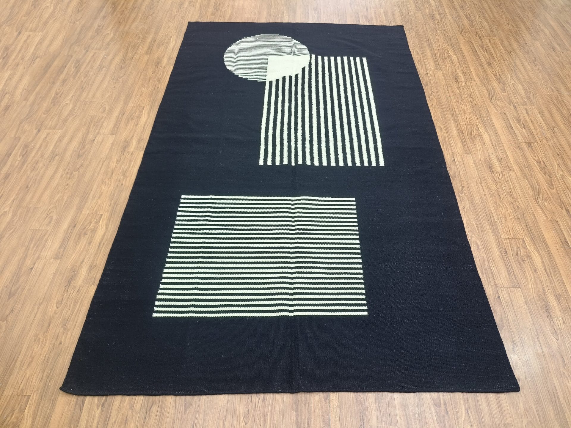 Modern Black Rug for Home Decor, Kilim Rug for Bedroom, Large Area Rug for Living Room 6x9 Feet - Image 3